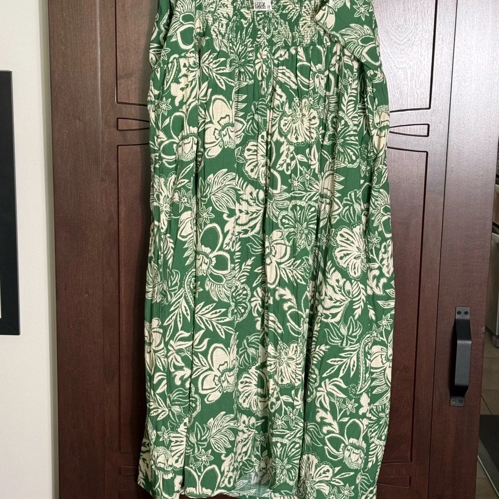 H&M Green and Off White Tropical Floral Dress with Spaghetti Straps. NWT - Picture 7 of 10
